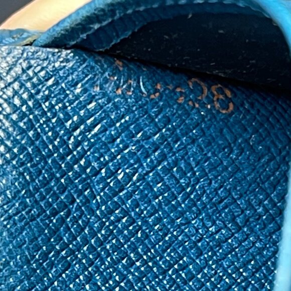 Louis Vuitton Toledo Blue Epi Leather Kisslock Wallet - Preowned - Picture 5 of 11